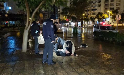 A­d­a­n­a­­d­a­ ­p­a­r­k­t­a­ ­b­ı­ç­a­k­l­a­n­a­n­ ­g­e­n­ç­ ­y­a­r­a­l­a­n­d­ı­